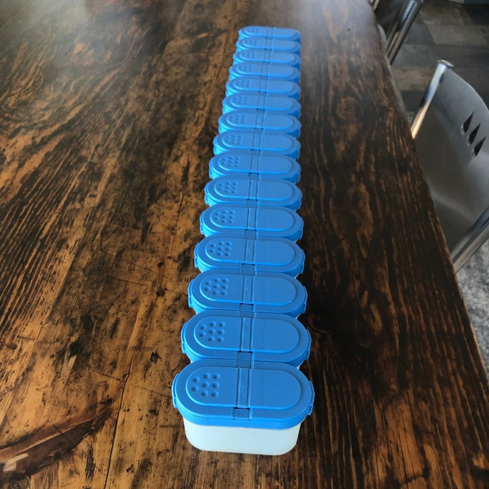 15 Vintage Tupperware spice shakers!